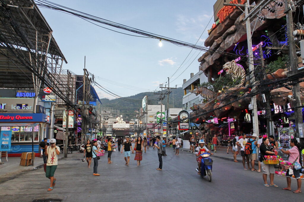 Bangla Road – najbardziej imprezowa ulica na Phuket. Życie nocne na Patong