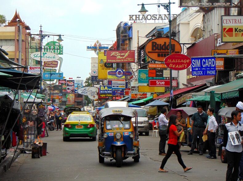 Ulica Khao San Road- rozrywkowe serce Bangkoku i mekka backpackerów 4