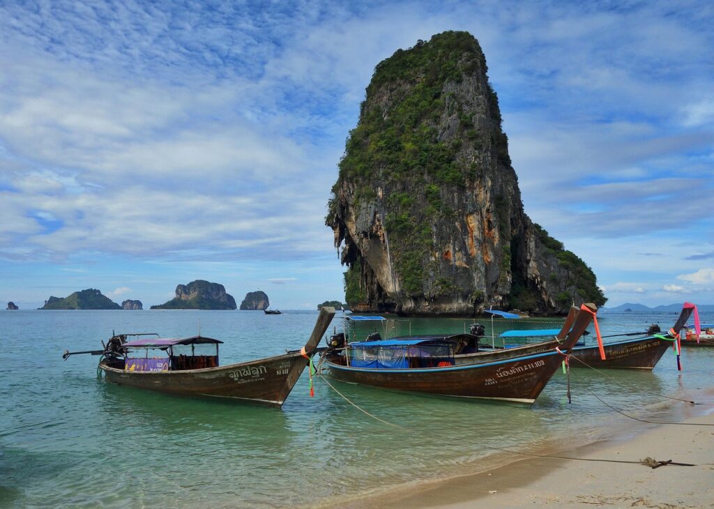 Phra Nang Beach – rajska plaża w Krabi z legendarną jaskinią