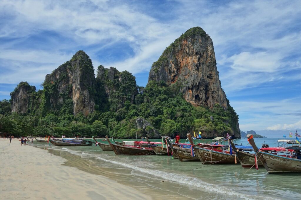 Railay Beach - tropikalny raj 🏝️wśród wapiennych klifów 1
