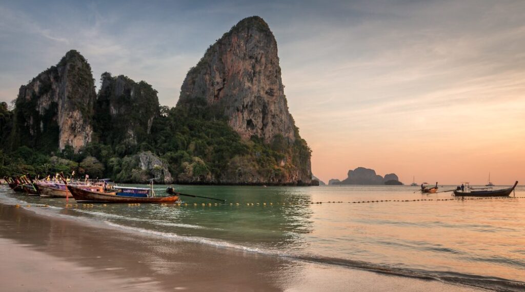 Railay Beach - tropikalny raj 🏝️wśród wapiennych klifów 5