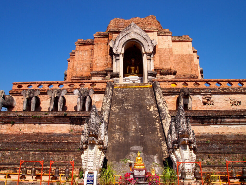 Wat Chedi Luang – majestatyczna świątynia z historycznym chedi w sercu Chiang Mai 2