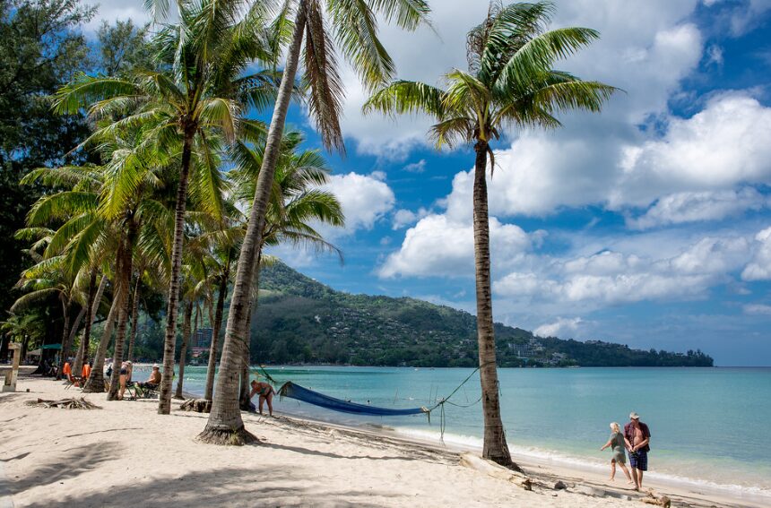 Kamala Beach - co robić, gdzie spać i co zobaczyć na jednej z najspokojniejszych plaż Phuket 6