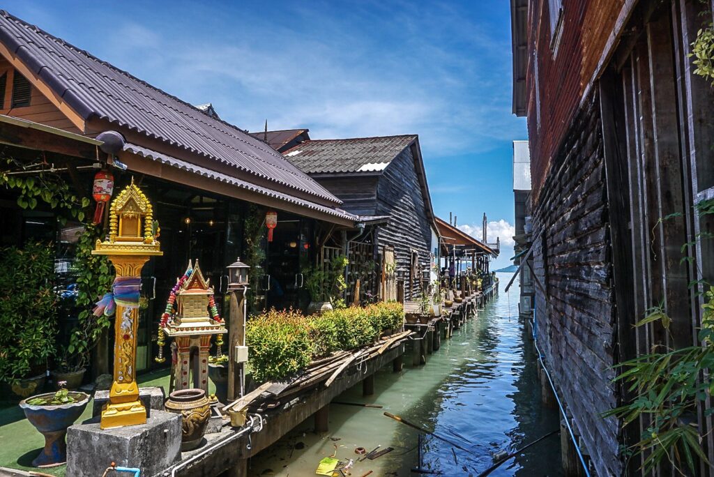 Koh Lanta Old Town – drewniane domki, widok na morze i niedzielny targ