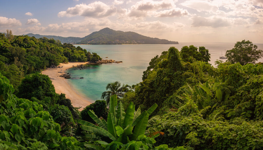 Kamala Beach - co robić, gdzie spać i co zobaczyć na jednej z najspokojniejszych plaż Phuket 7