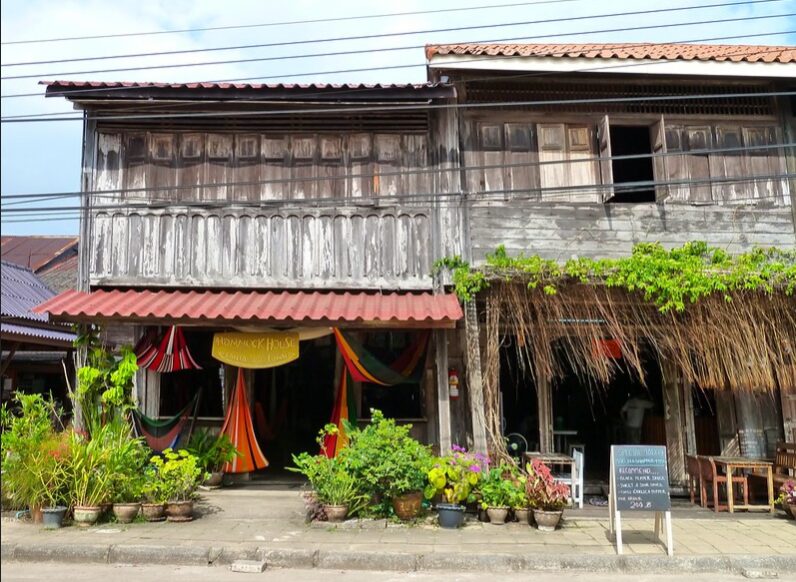 Koh Lanta Old Town - drewniane domki, widok na morze i niedzielny targ 3