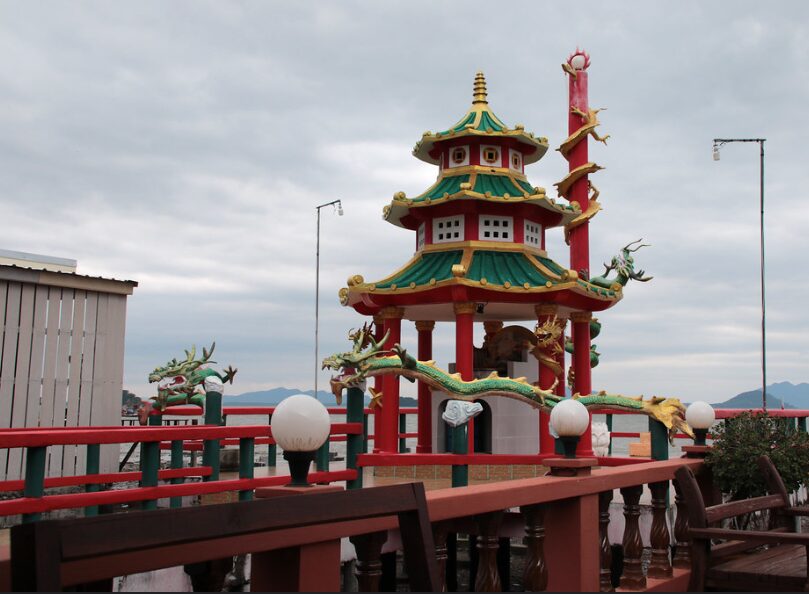 Koh Lanta Old Town - drewniane domki, widok na morze i niedzielny targ 4