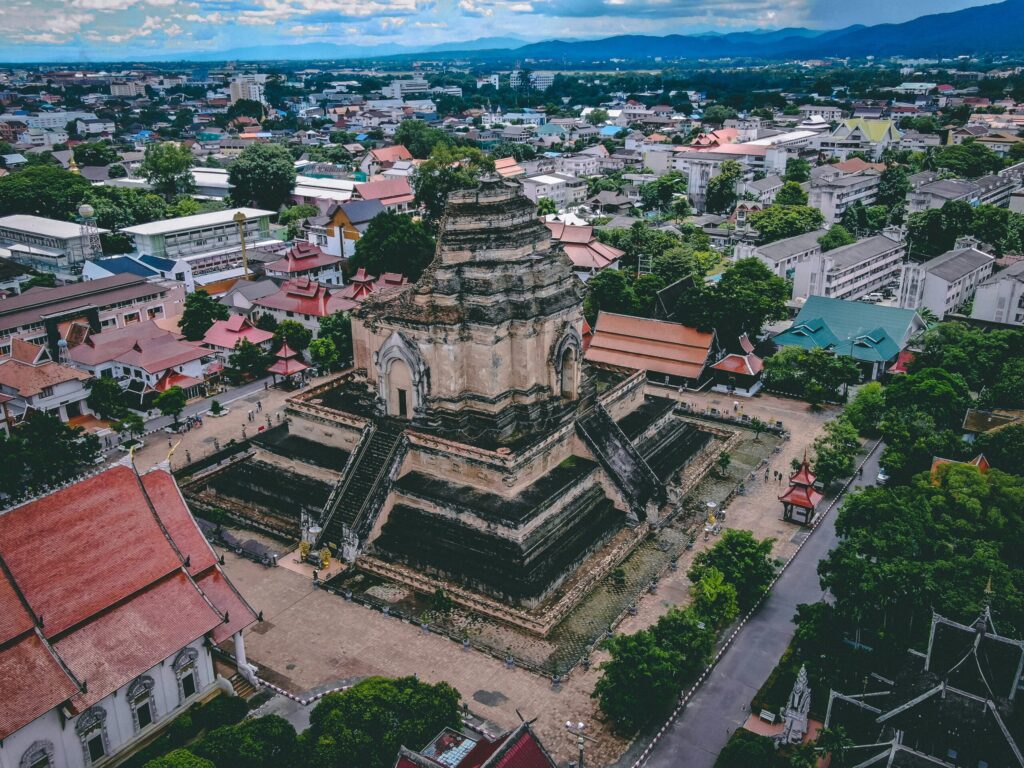 Wat Chedi Luang – majestatyczna świątynia z historycznym chedi w sercu Chiang Mai 4