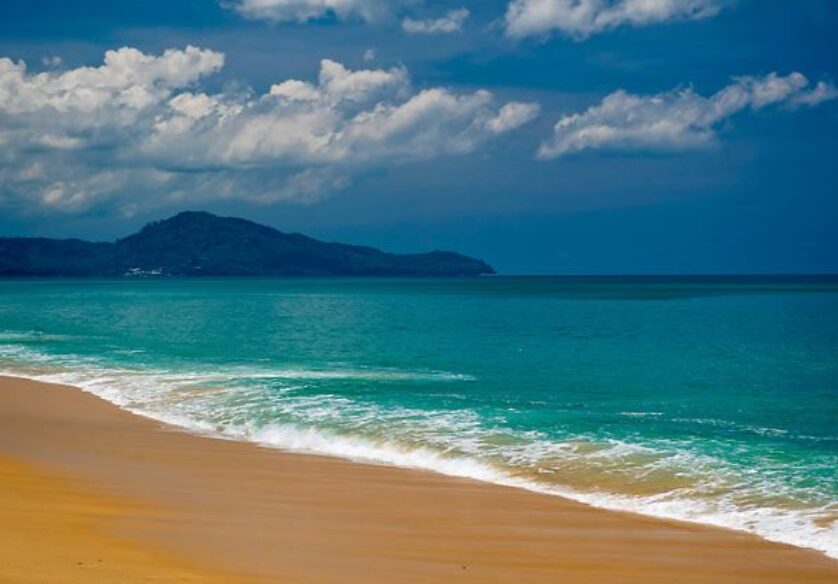 Mai Khao Beach – Dzika, Długa plaża Na Phuket pod samolotami 4