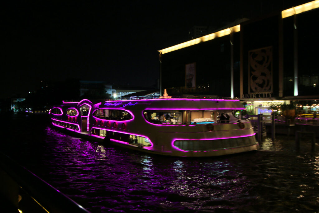 Chao Phraya Dinner Cruise– Rejsy z kolacją w Bangkoku