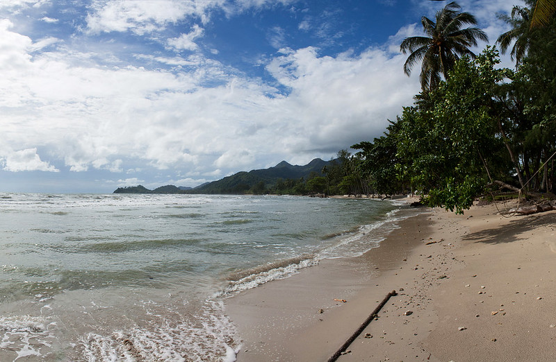 White Sand Beach - główna plaża Koh Chang 6