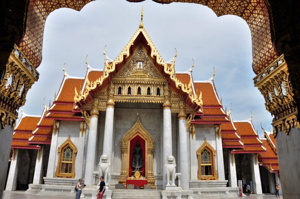 Wat Benchamabophit – jak zwiedzać Marmurową Świątynię i co warto zobaczyć na miejscu