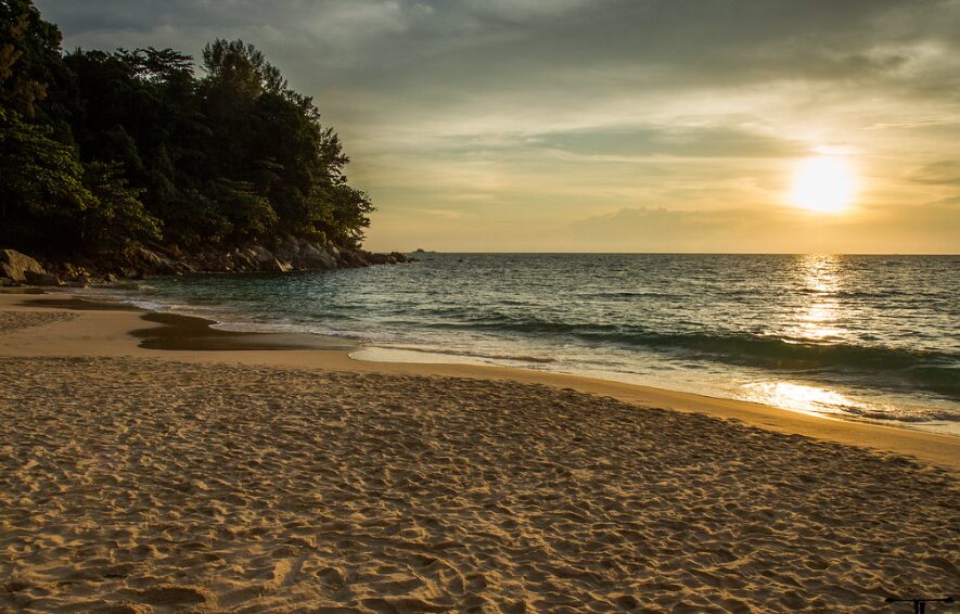 Naithon Beach: spokojna plaża i kultowe schody "Stairway to Heaven" 6