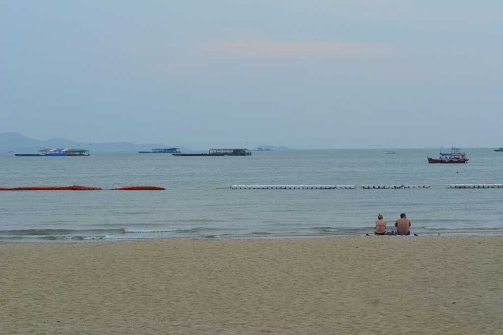 Transport w Pattaya. Grab i Bolt, transfery, songthaewy