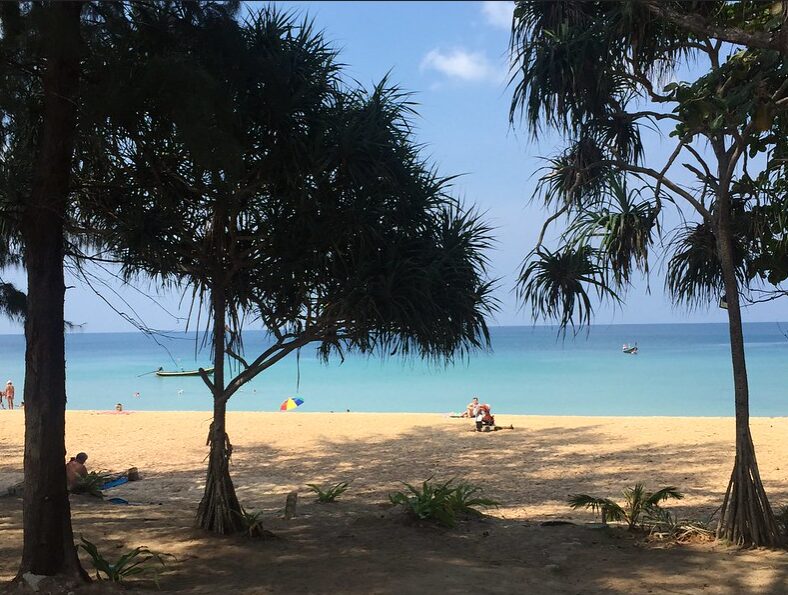 Naithon Beach: spokojna plaża i kultowe schody "Stairway to Heaven" 4