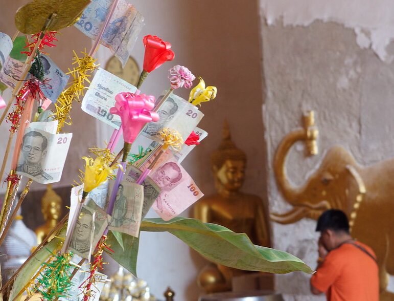 Waluta Tajlandii. Jaką Zabrać, płatości w Tajlandii, polecane karty i  kantory