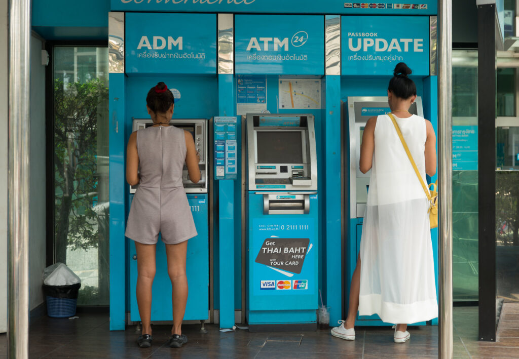 Najlepsze karty walutowe do Tajlandii – ranking i recenzje 2025