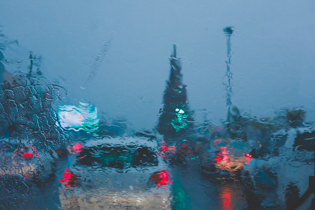 **Tajlandia pod wodą: 42 prowincje z ostrzeżeniem przed ulewą, 21 zagrożonych powodziami i osuwiskami – TMD alarmuje** Tajlandia pod wodą: 42 prowincje z ostrzeżeniem przed ulewą, 21 zagrożonych powodziami i osuwiskami – TMD alarmuje